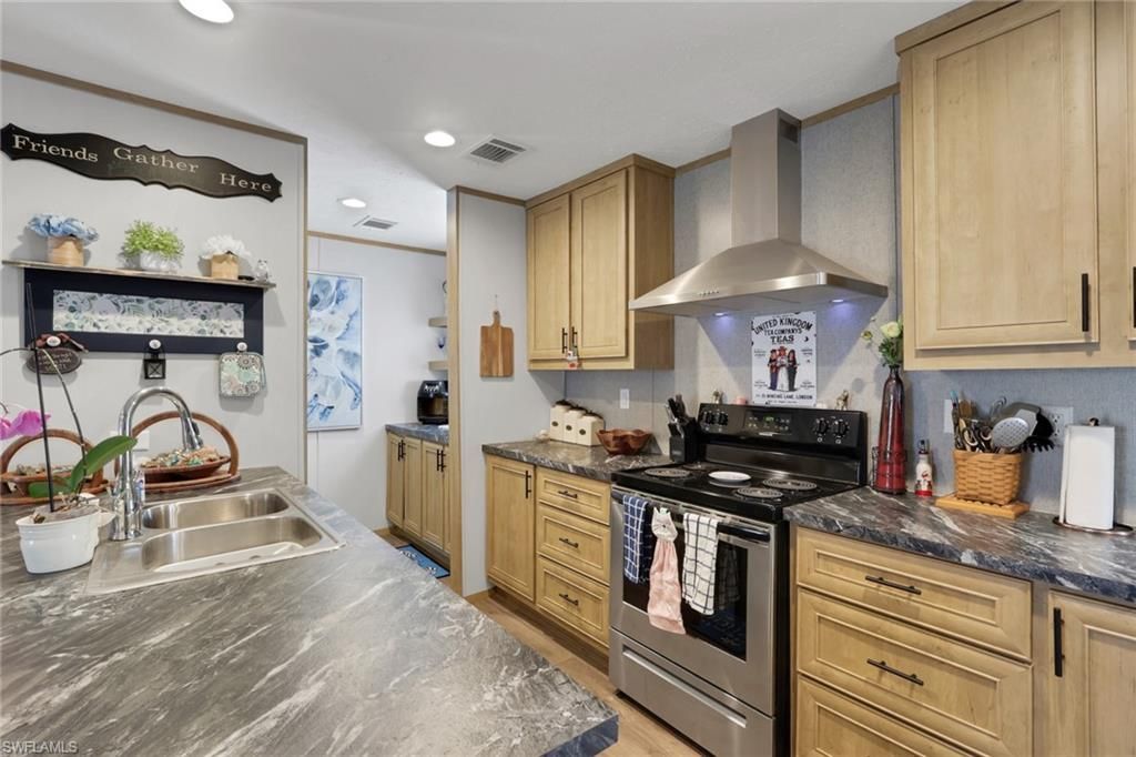 372 Santa Fe Trl, North Fort Myers, FL 33917 Photo
