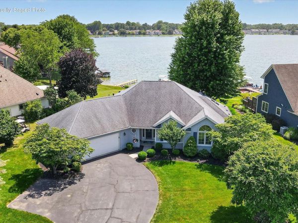 7913 N Shoreline Drive, Holland, OH 43528