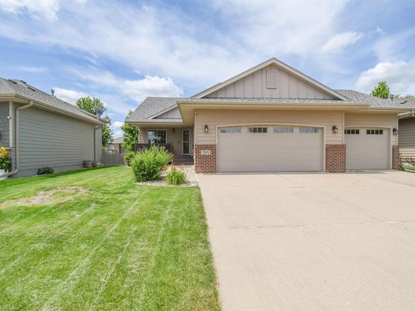 2301 S June Ave, Sioux Falls, SD 57106