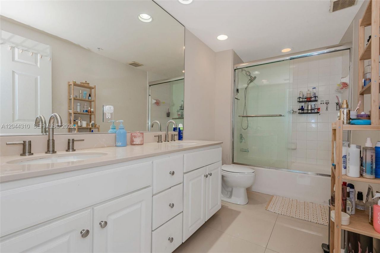 2000 N Bayshore Dr, Unit 516, Miami, FL 33137 Photo