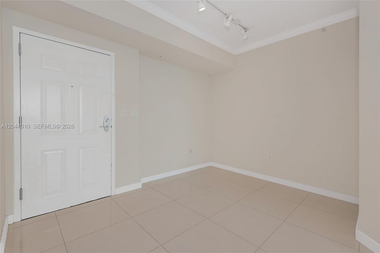 2000 N Bayshore Dr, Unit 516, Miami, FL 33137 Photo