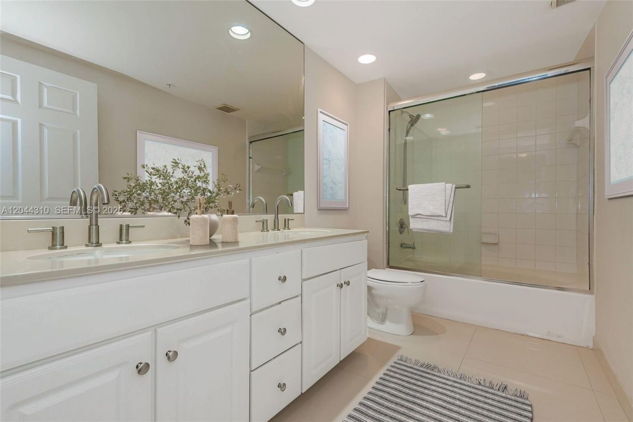 2000 N Bayshore Dr, Unit 516, Miami, FL 33137 Photo
