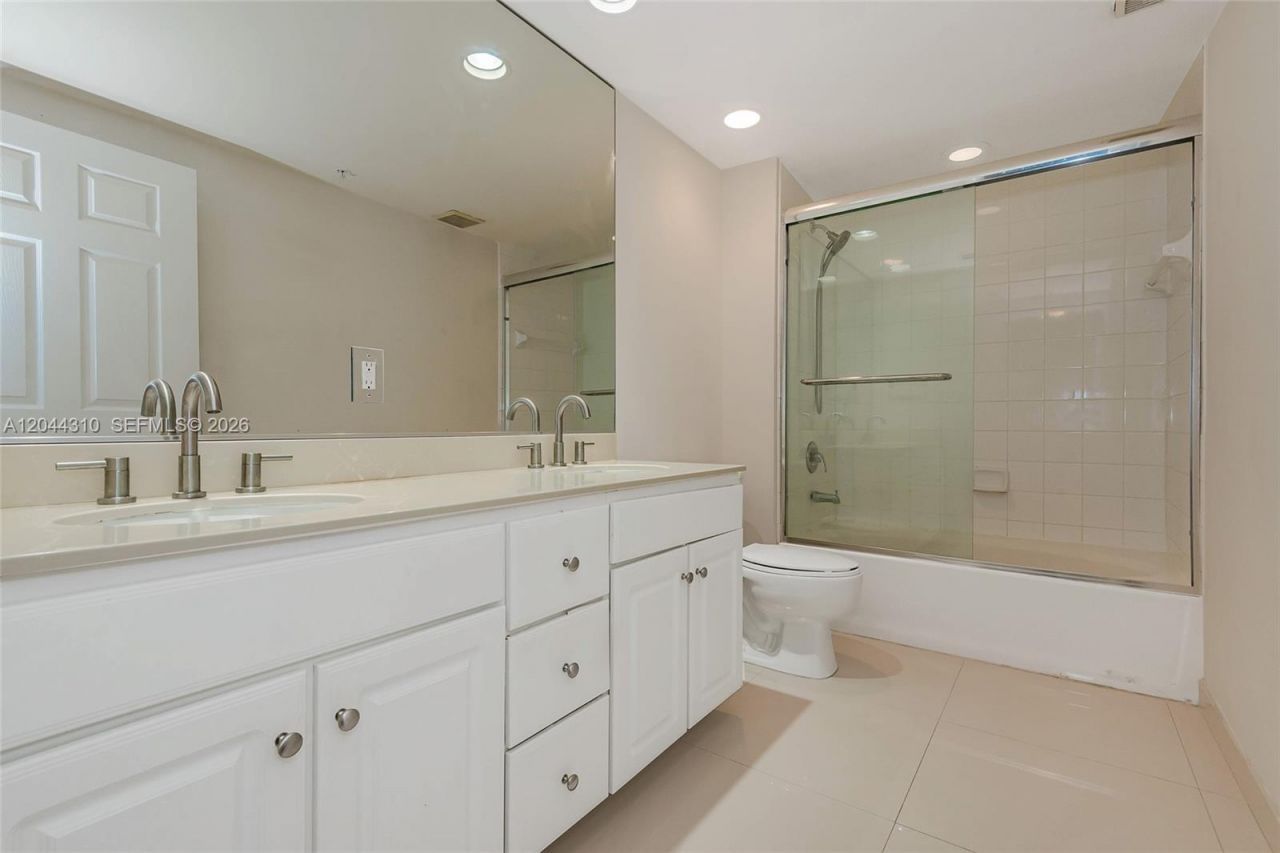 2000 N Bayshore Dr, Unit 516, Miami, FL 33137 Photo