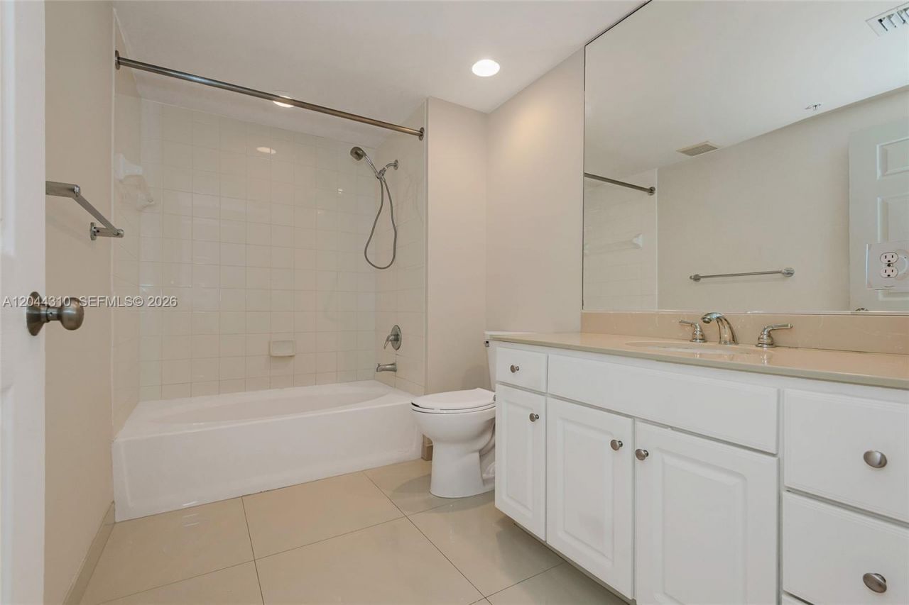 2000 N Bayshore Dr, Unit 516, Miami, FL 33137 Photo