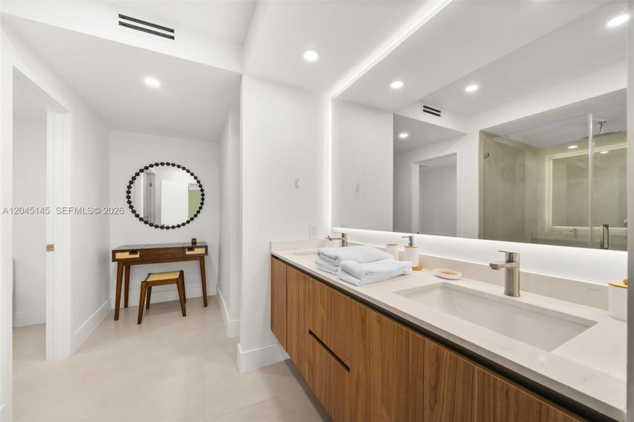 101 Crandon Blvd, Unit 371, Key Biscayne, FL 33149 Photo