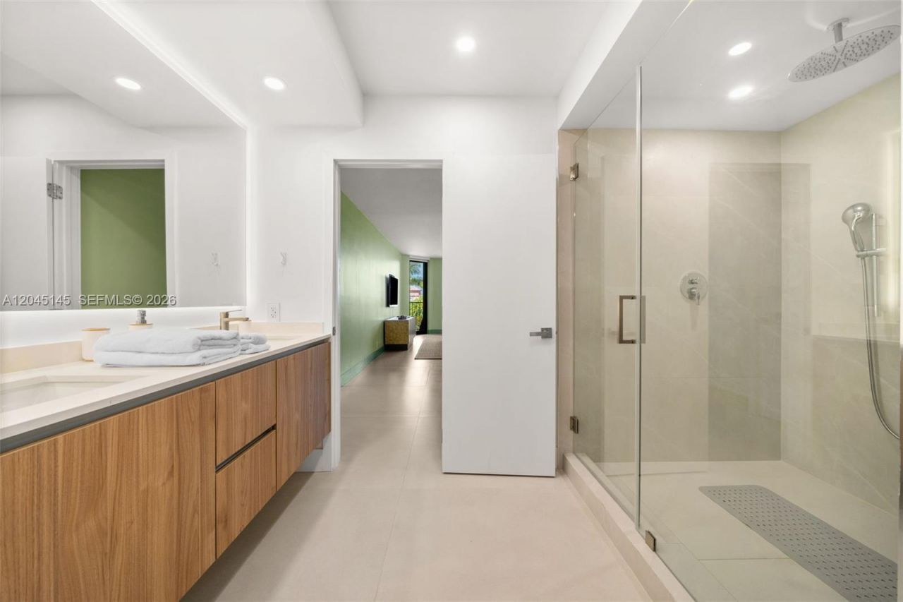 101 Crandon Blvd, Unit 371, Key Biscayne, FL 33149 Photo