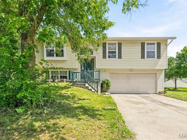 9 Fort Zumwalt Drive, O'Fallon, MO 63366