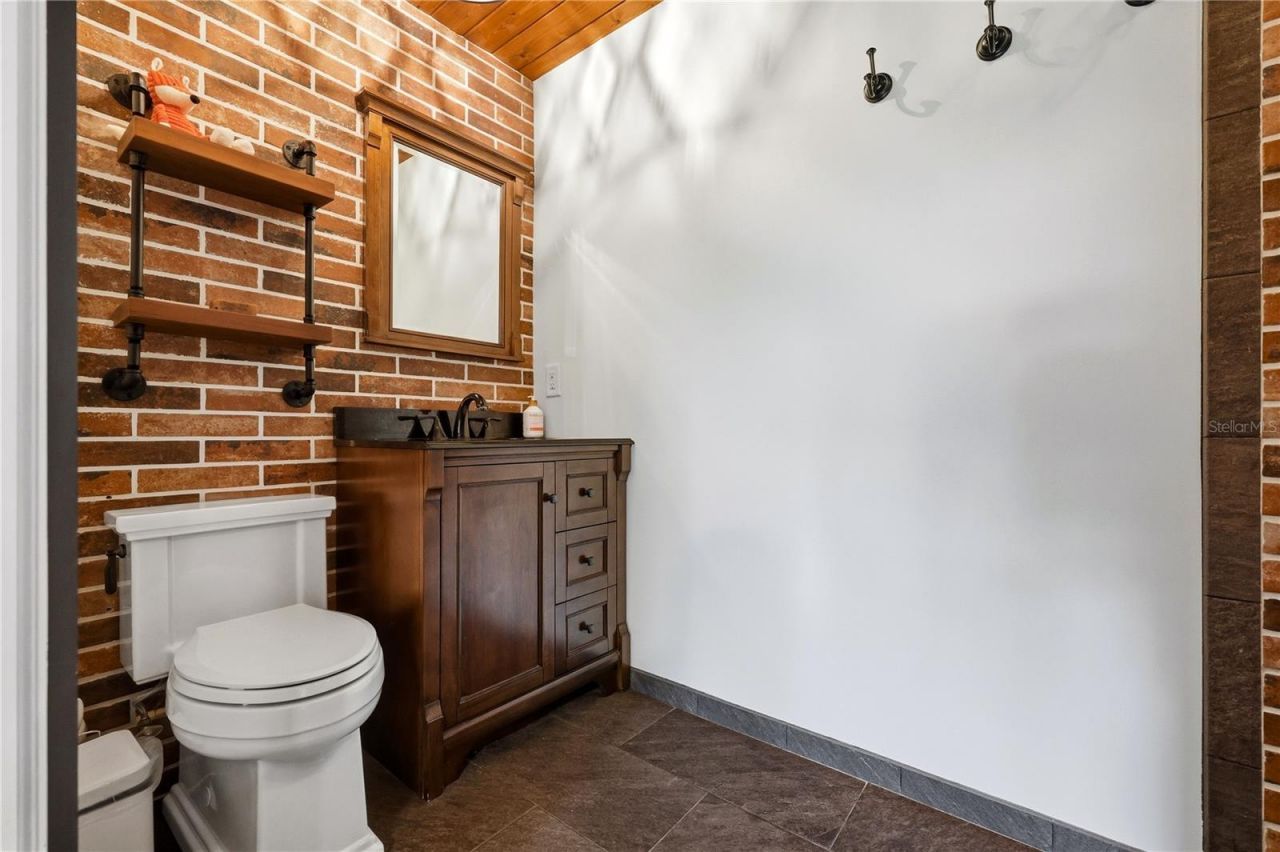 13512 Lake Magdalene Drive, Tampa, FL 33613 Photo