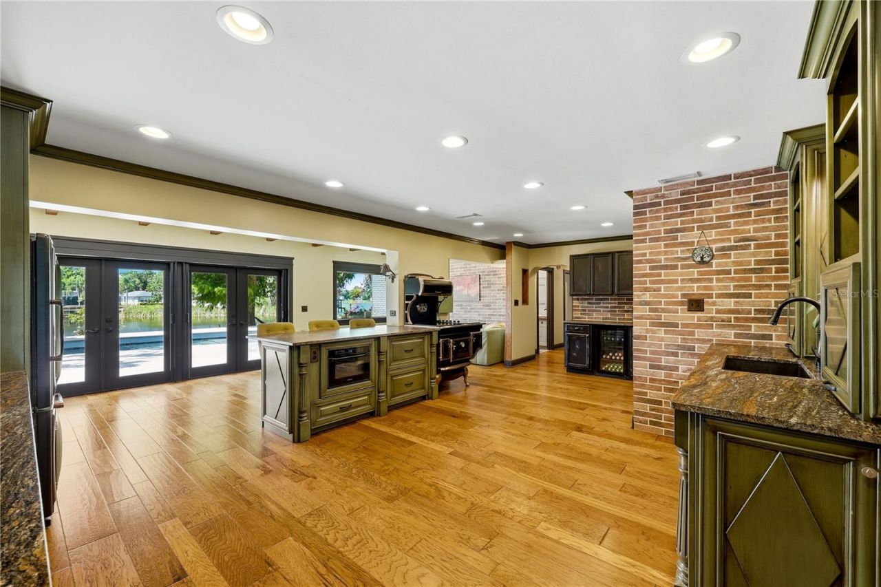 13512 Lake Magdalene Drive, Tampa, FL 33613 Photo