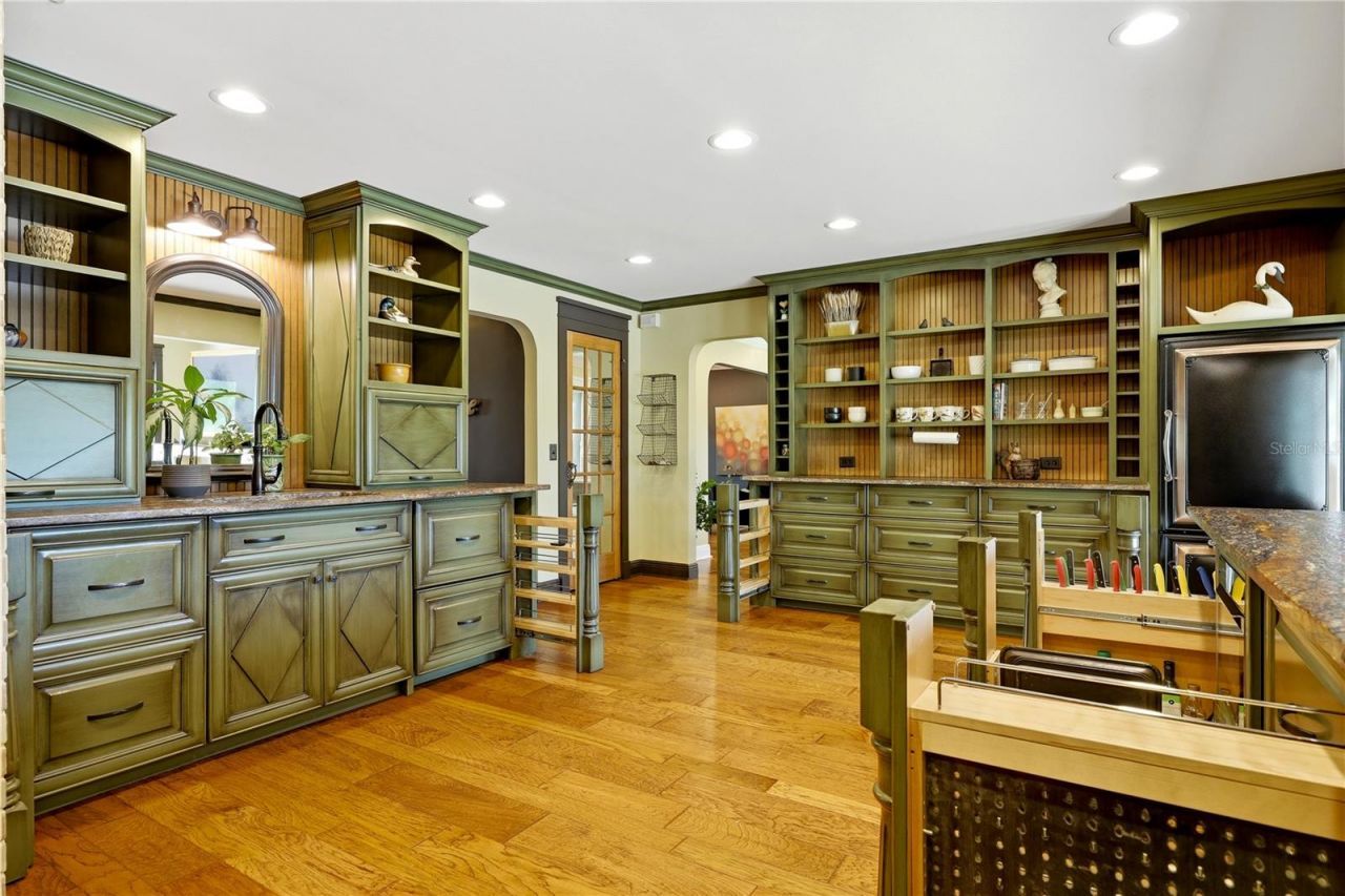 13512 Lake Magdalene Drive, Tampa, FL 33613 Photo