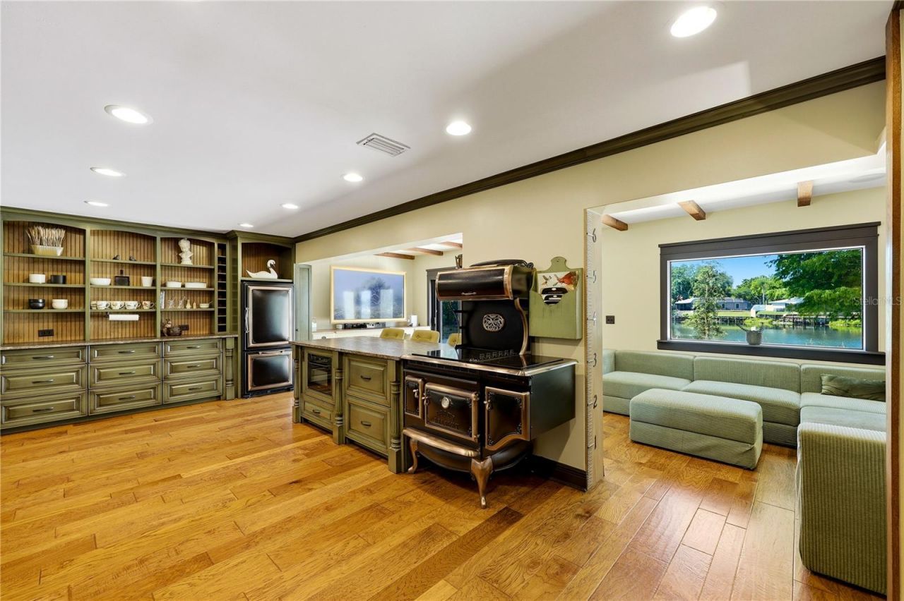 13512 Lake Magdalene Drive, Tampa, FL 33613 Photo