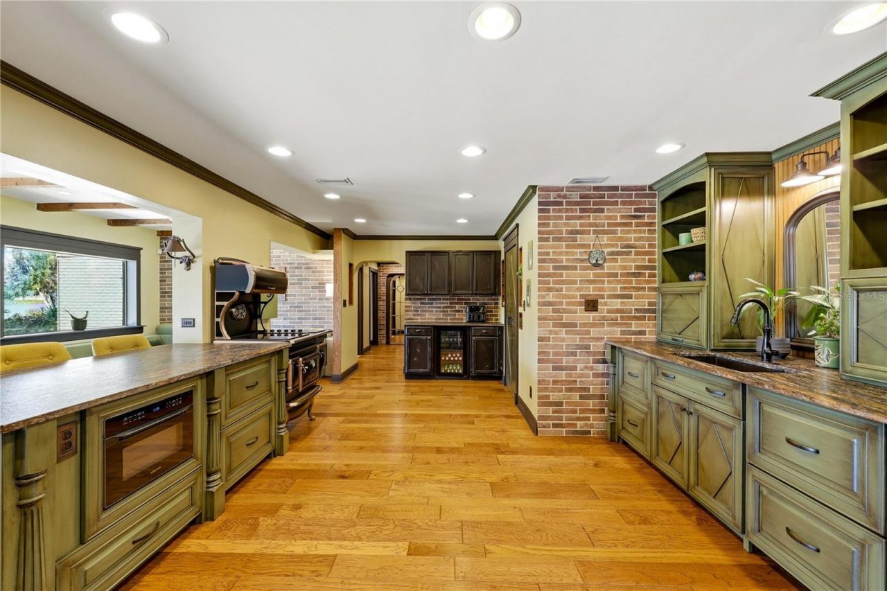 13512 Lake Magdalene Drive, Tampa, FL 33613 Photo