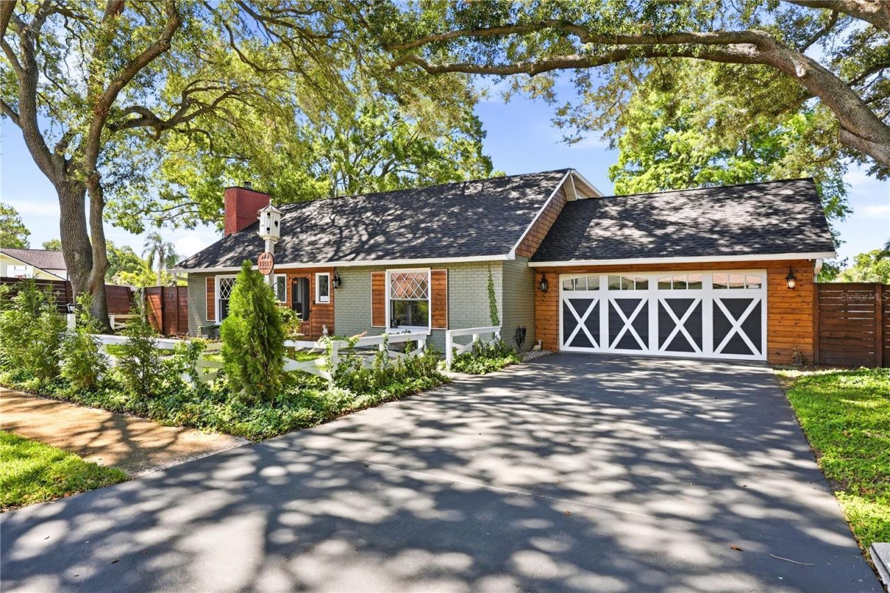 13512 Lake Magdalene Drive, Tampa, FL 33613 Photo