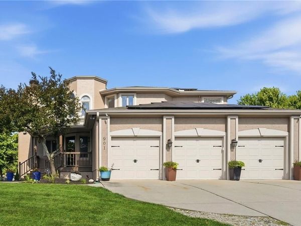 901 SW Raintree Drive, Lee's Summit, MO 64082