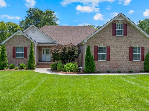 621 Big Oak Dr, Manchester, TN 37355