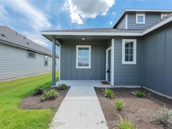 512 Clearlake DR, Hutto, TX 78634