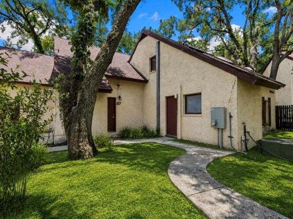 5641 ASHLEY OAKS DRIVE , Unit 37, TAMPA, FL 33617