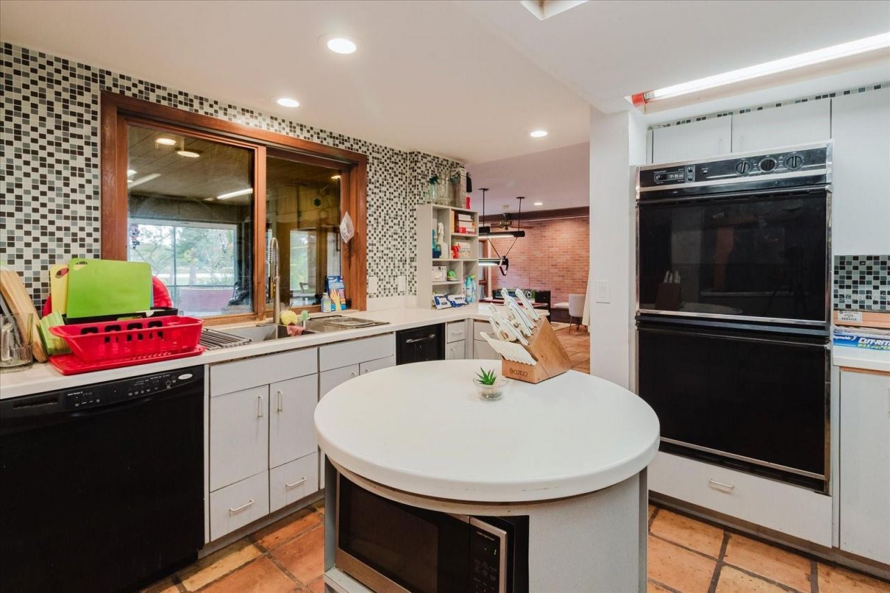 4404 Old Orchard Drive, Tampa, FL 33618 Photo