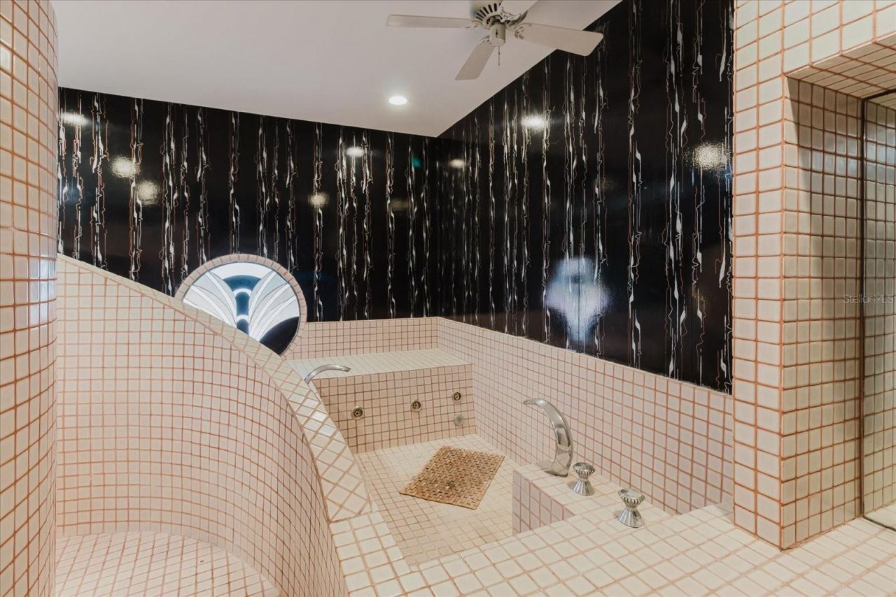 4404 Old Orchard Drive, Tampa, FL 33618 Photo