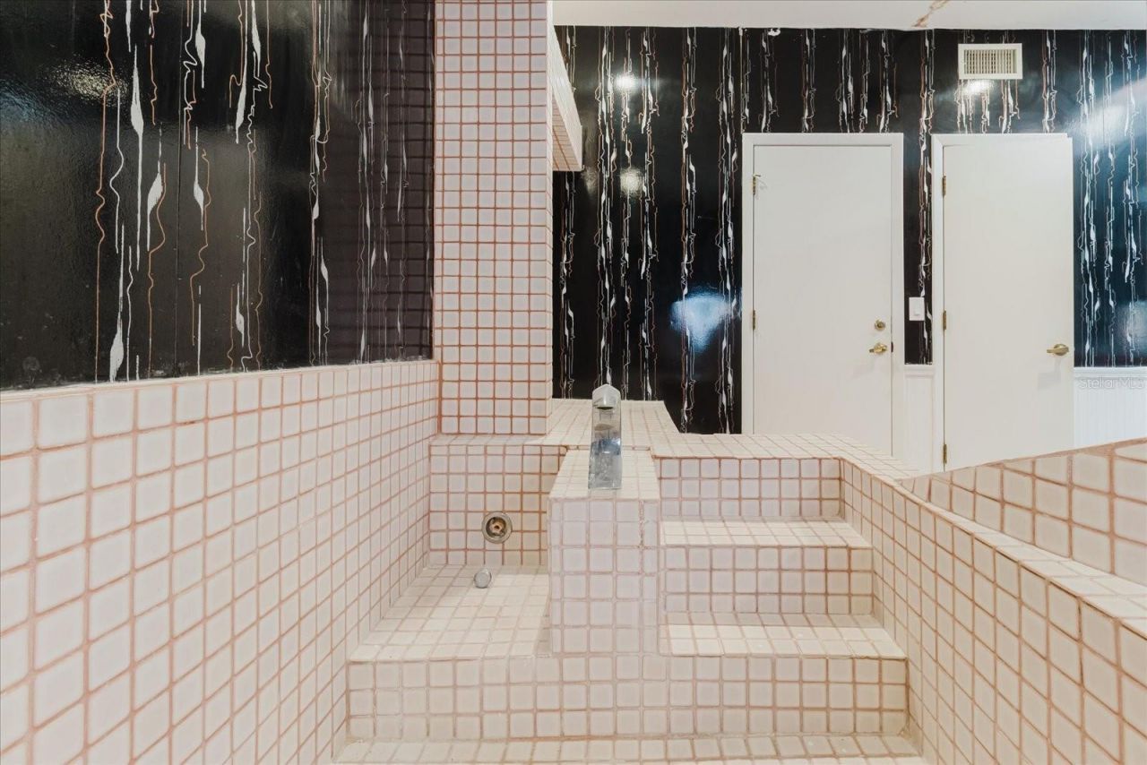 4404 Old Orchard Drive, Tampa, FL 33618 Photo
