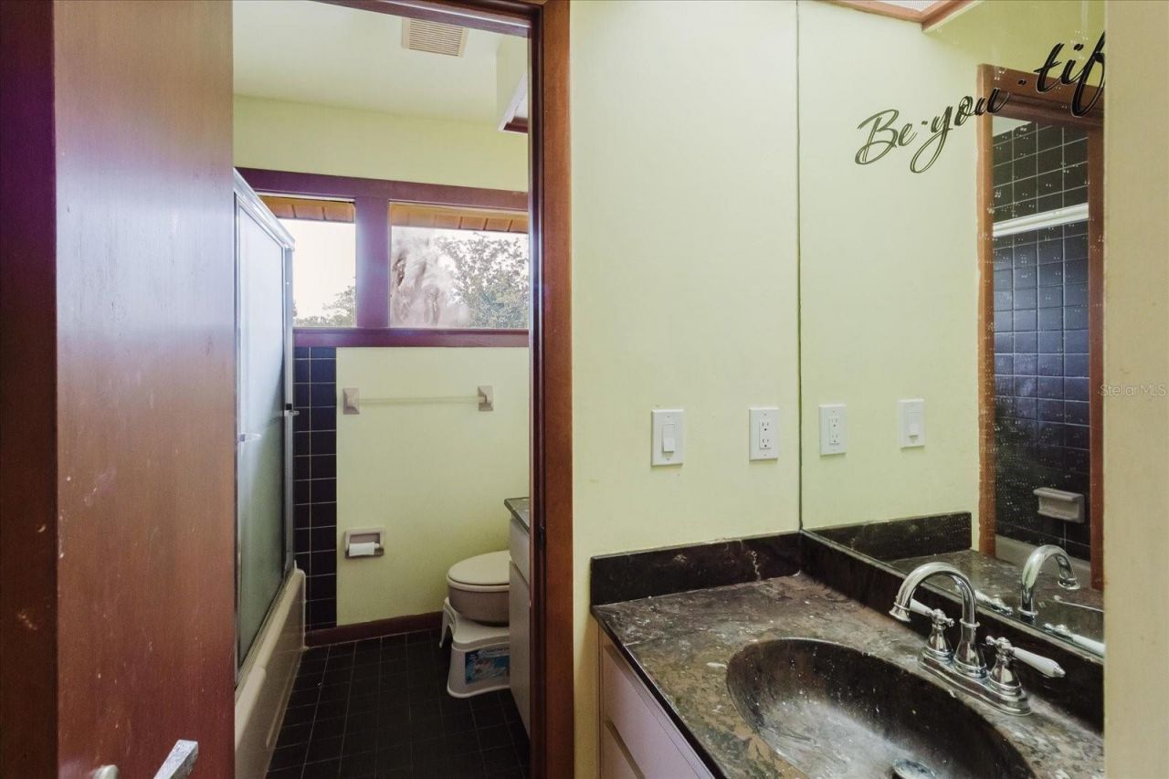 4404 Old Orchard Drive, Tampa, FL 33618 Photo