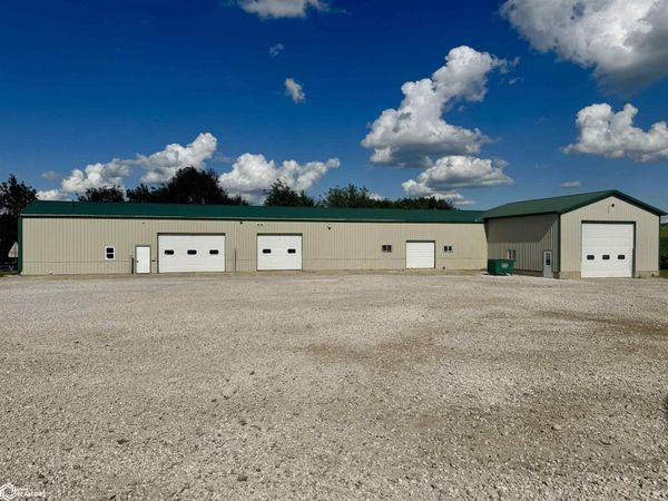 2190 Old 6 Road, Victor, IA 52347