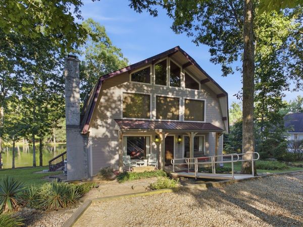 8941 Cherokee Trl, Crossville, TN 38572