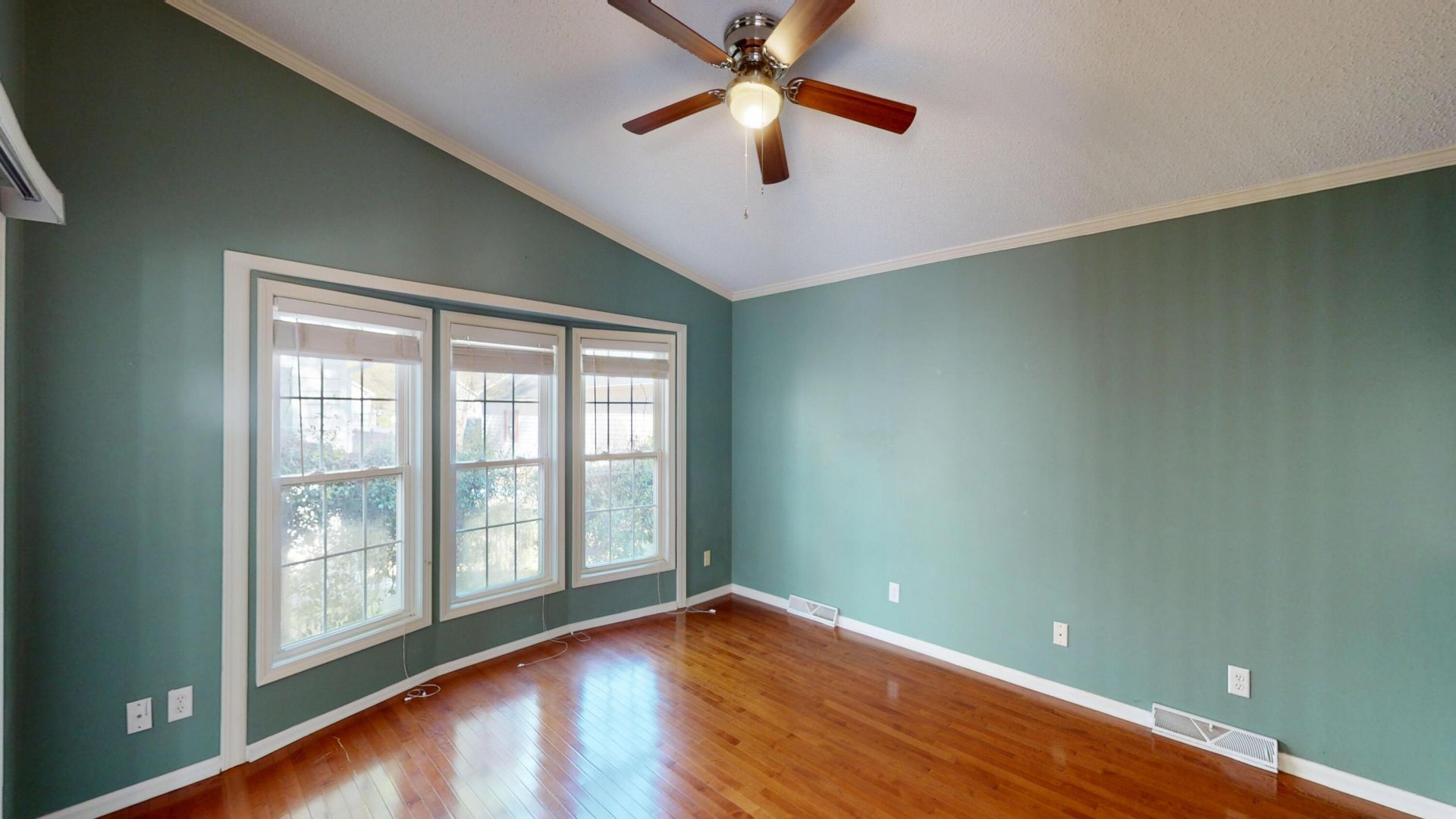 46 White Pond Boulevard Photo 10