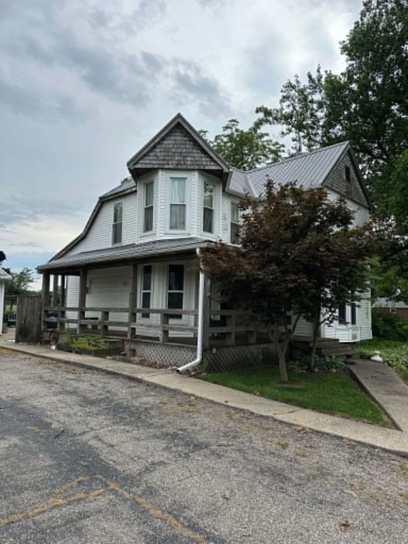 704 W Green Street, Newman, IL 61942 Main Photo