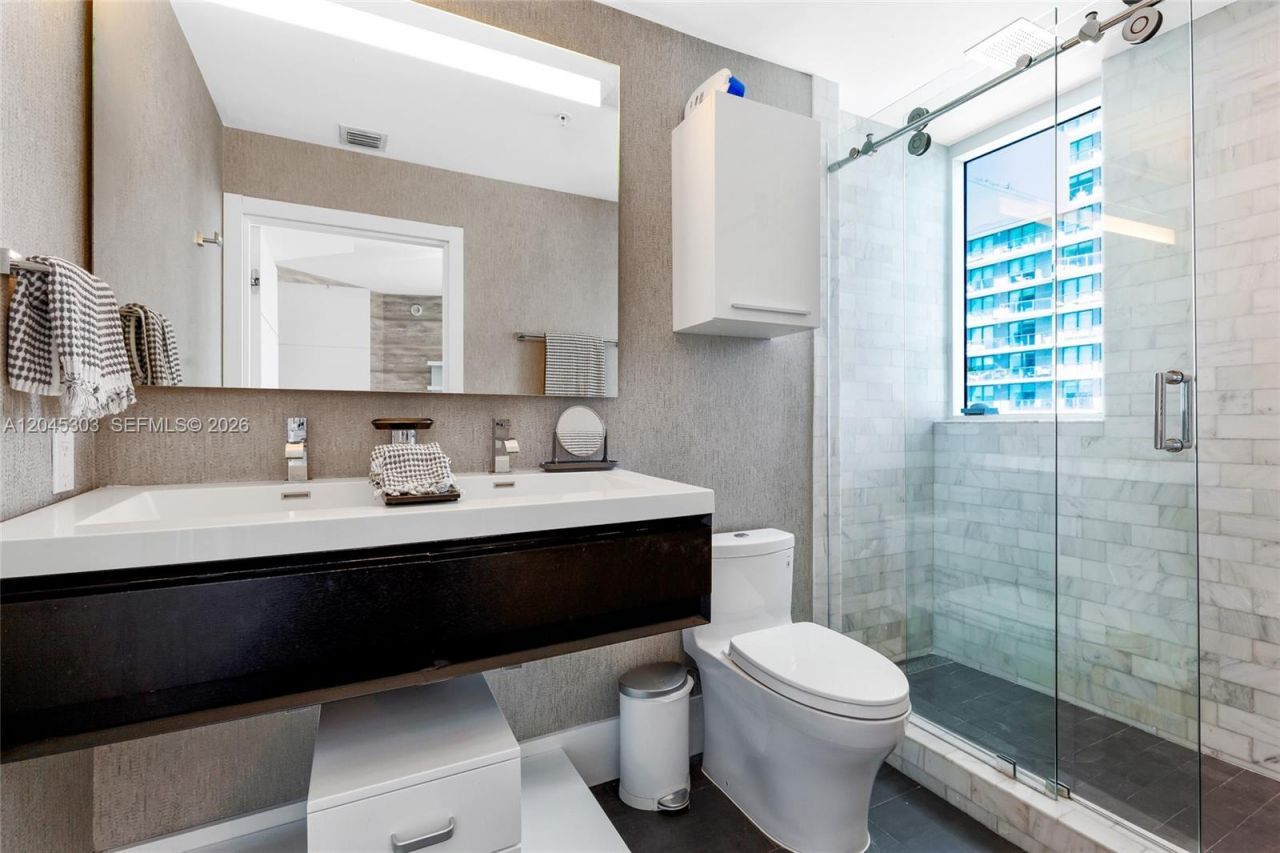 60 SW 13th St , Unit 3200, Miami, FL 33130 Photo
