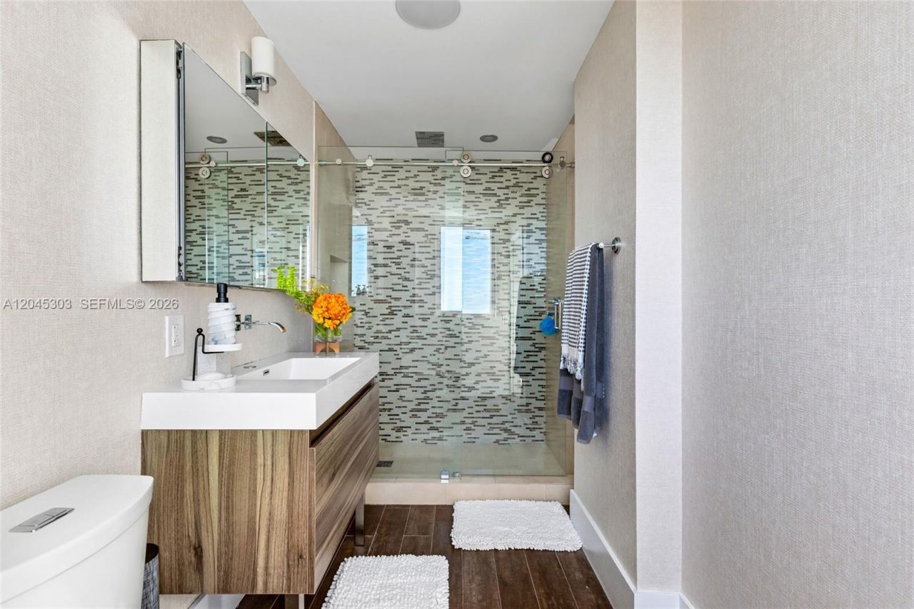 60 SW 13th St , Unit 3200, Miami, FL 33130 Photo