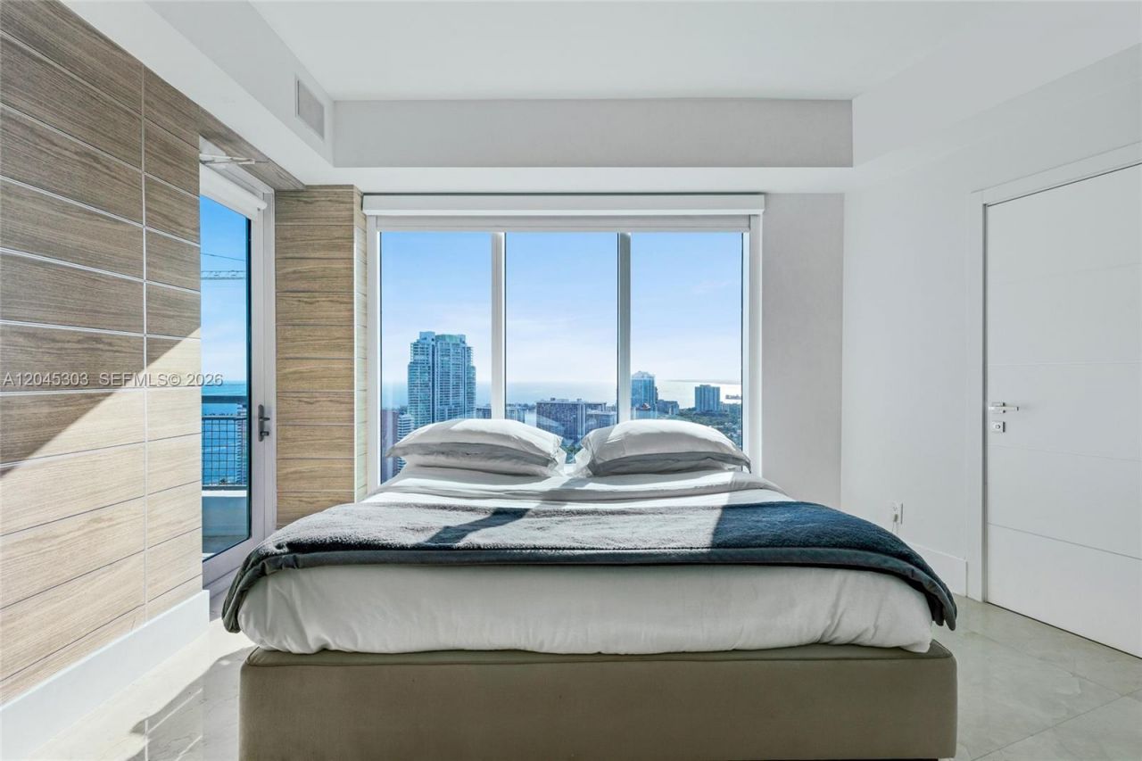 60 SW 13th St , Unit 3200, Miami, FL 33130 Photo