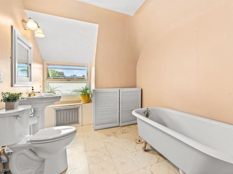 10416 Lake Avenue, Cleveland, OH 44102 Photo 37