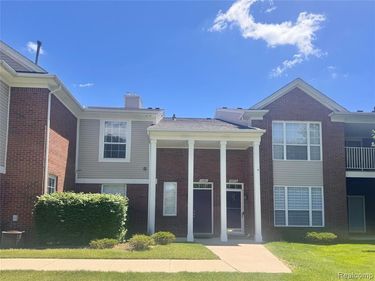 45997 RHODES Drive, Macomb Twp, MI 48044