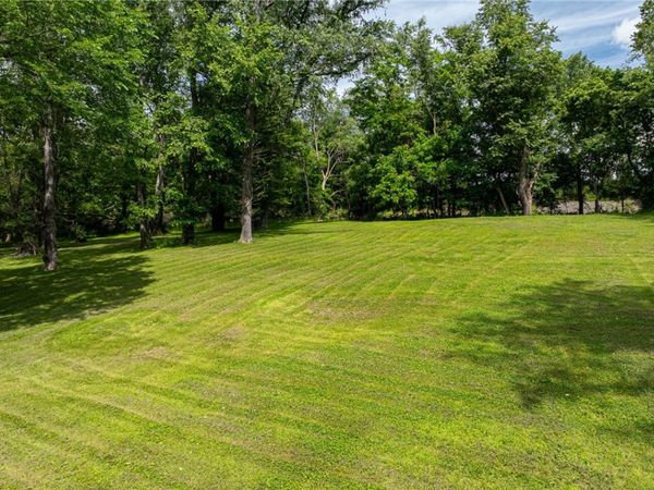 60 Woodrow Dr , Hickory, PA 15340