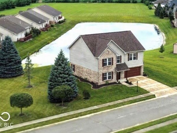 1364 College Parkway , Elwood, IN 46036