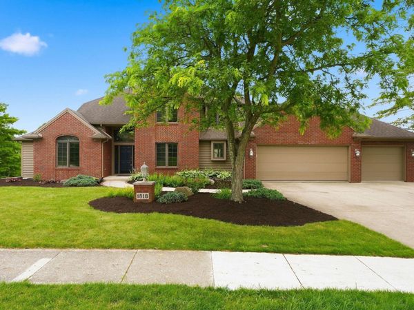 1818 Woodland Crossing, Fort Wayne, IN 46825