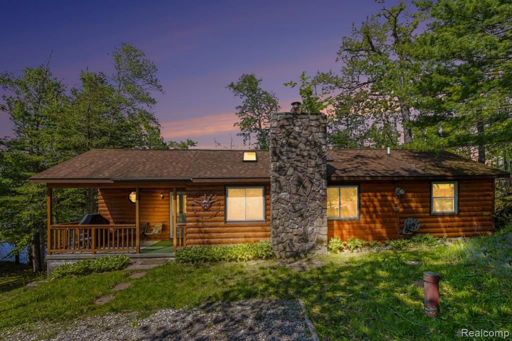 9516 E Gaylanta Drive, Vienna Township, MI 49709 Main Photo