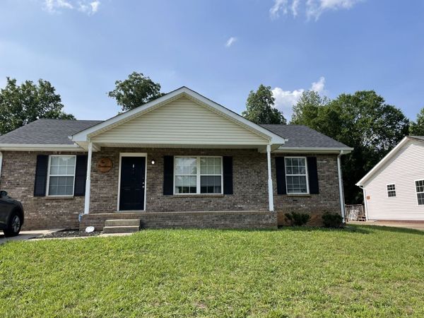 611 Woodhaven Dr, Clarksville, TN 37042