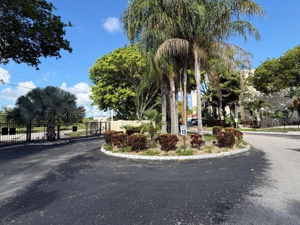 118 Lake Emerald Drive, Unit 107, Oakland Park, FL 33309