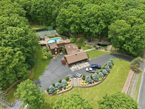1075 Acacia Drive, Hawley, PA 18428