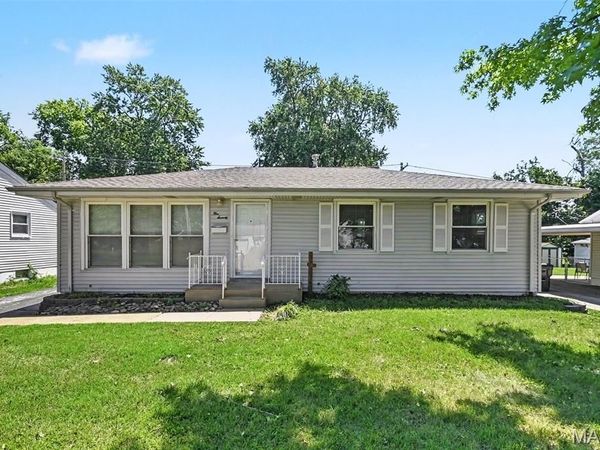 570 Saint Christina Lane , Florissant, MO 63031