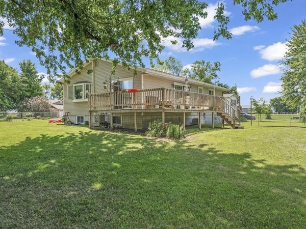 301 7th Street E, Lake Park, IA 51347