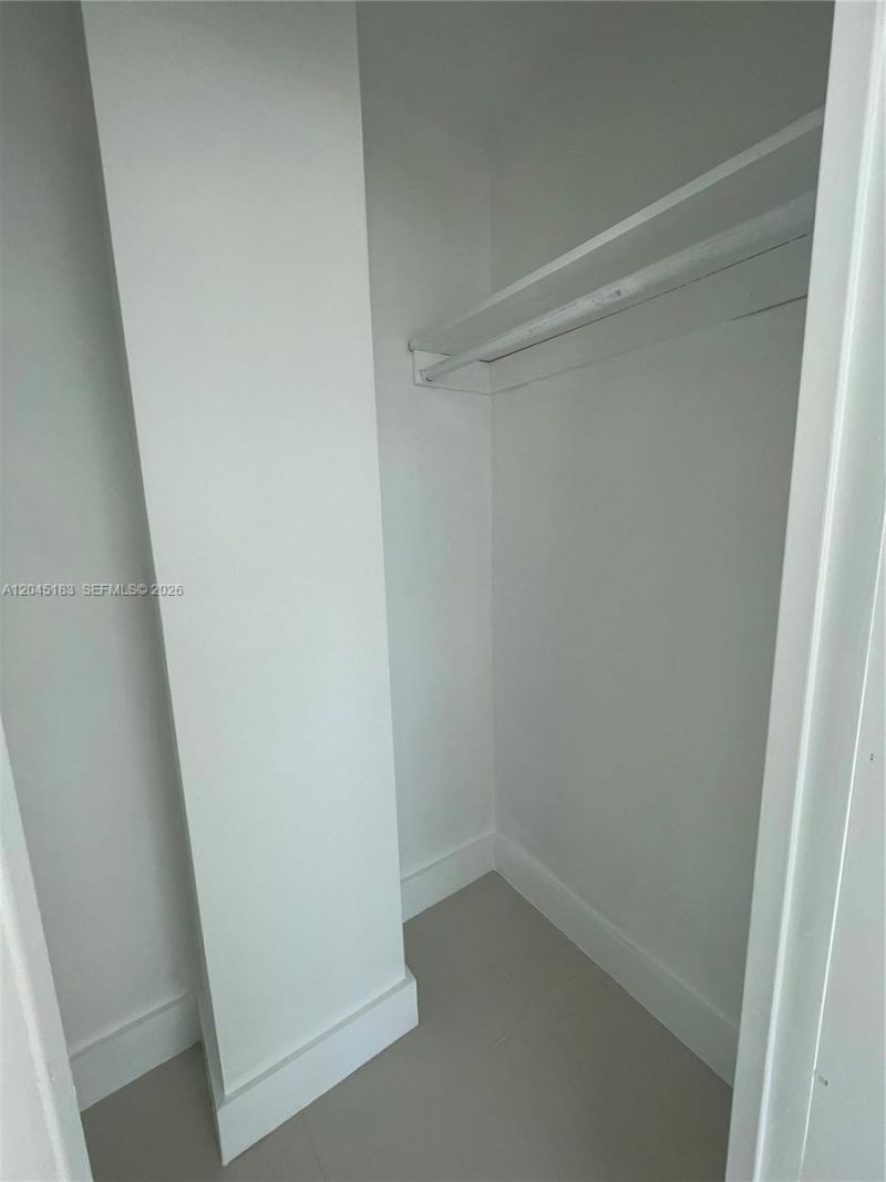 220 Kings Point Dr , Unit 502, Sunny Isles Beach, FL 33160 Photo