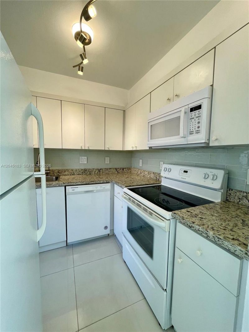 220 Kings Point Dr , Unit 502, Sunny Isles Beach, FL 33160 Photo