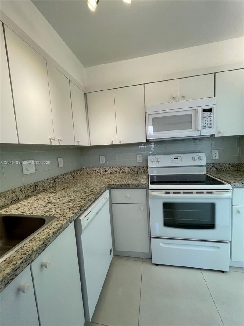 220 Kings Point Dr , Unit 502, Sunny Isles Beach, FL 33160 Photo