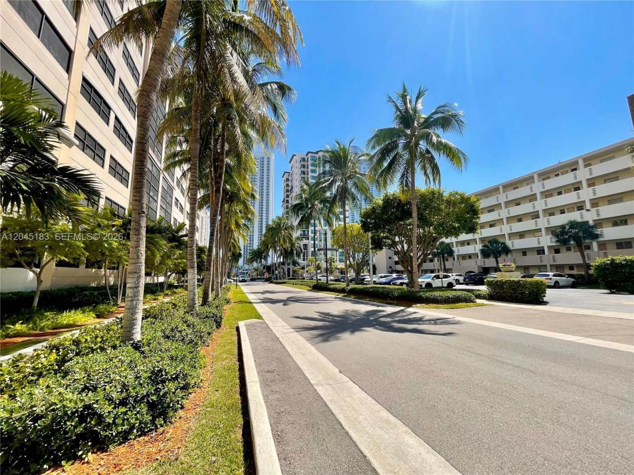 220 Kings Point Dr , Unit 502, Sunny Isles Beach, FL 33160 Photo