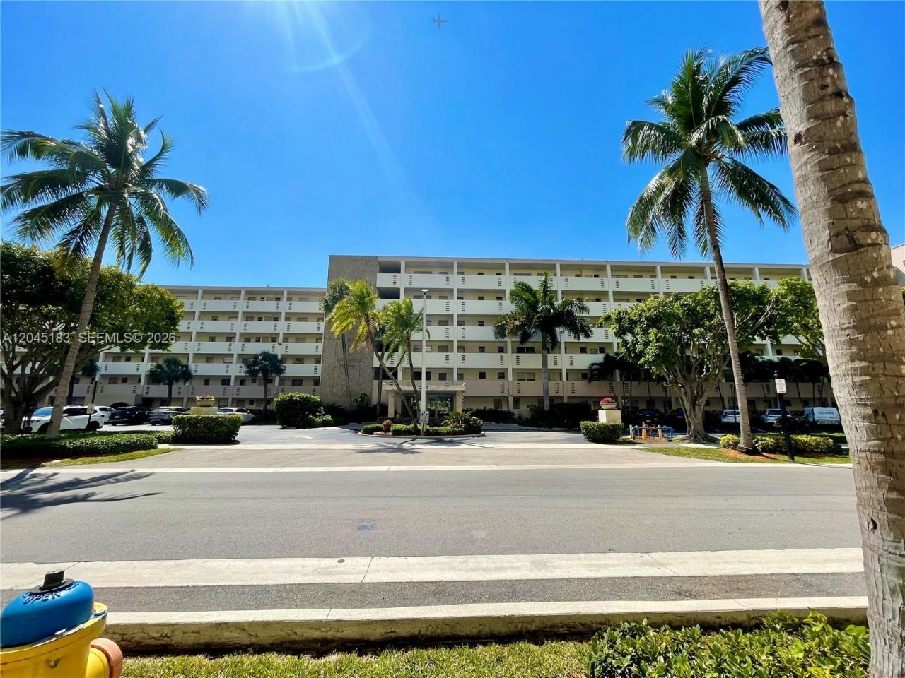 220 Kings Point Dr , Unit 502, Sunny Isles Beach, FL 33160 Photo