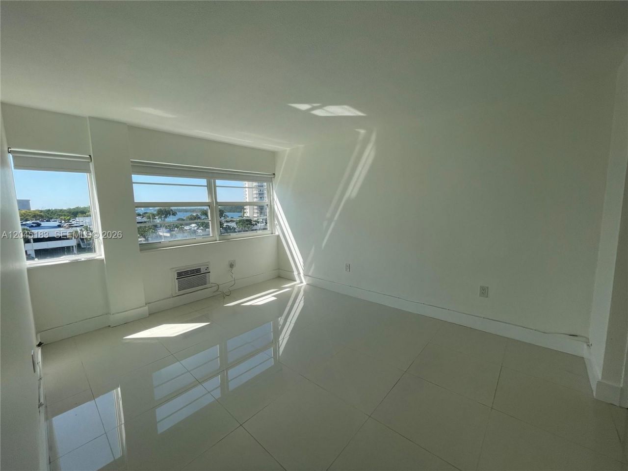 220 Kings Point Dr , Unit 502, Sunny Isles Beach, FL 33160 Photo