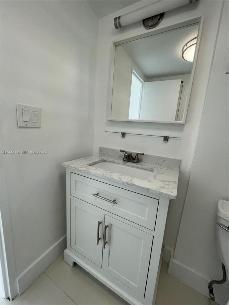 220 Kings Point Dr , Unit 502, Sunny Isles Beach, FL 33160 Photo